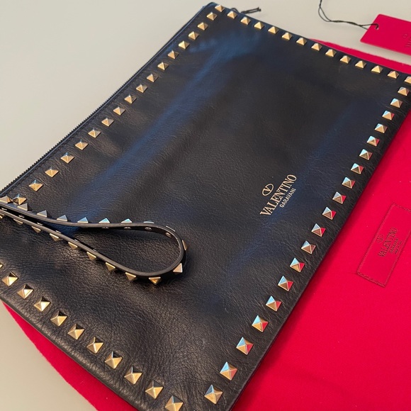 SOLD ❌Valentino Rockstud clutch w. gold hardware - Large - Picture 3 of 10